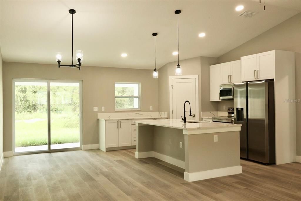 For Rent: $2,250 (3 beds, 2 baths, 1448 Square Feet)