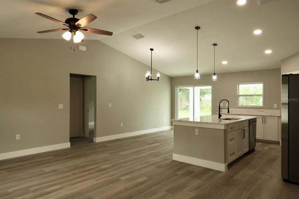 For Rent: $2,250 (3 beds, 2 baths, 1448 Square Feet)
