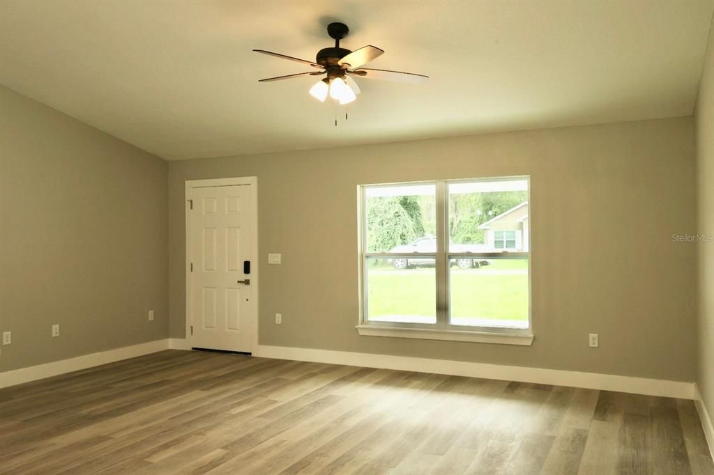 For Rent: $2,250 (3 beds, 2 baths, 1448 Square Feet)