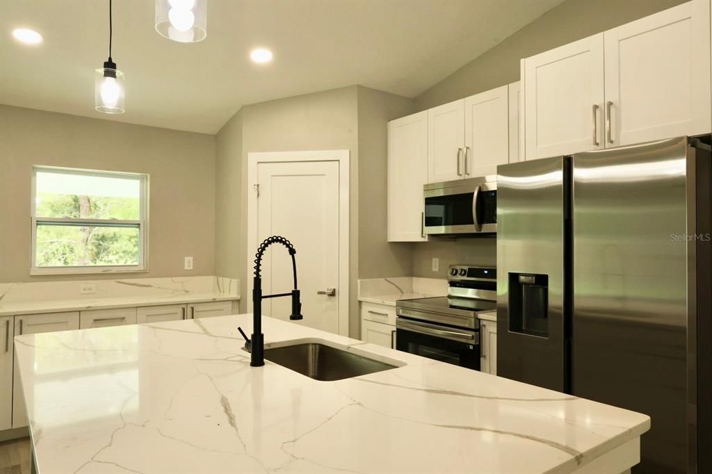 For Rent: $2,250 (3 beds, 2 baths, 1448 Square Feet)
