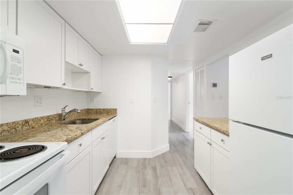 For Rent: $1,500 (2 beds, 2 baths, 960 Square Feet)