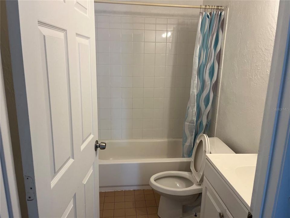 合同活跃: $1,050 (2 贝兹, 1 浴室, 900 平方英尺)