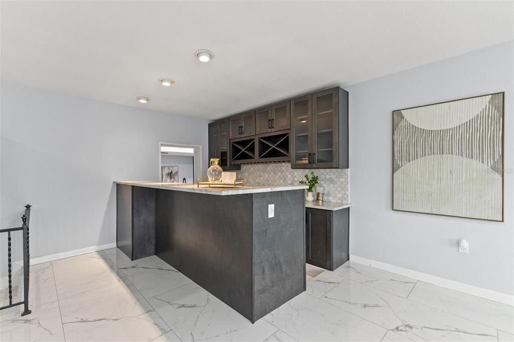 Activo con contrato: $4,900 (3 camas, 3 baños, 2617 Pies cuadrados)