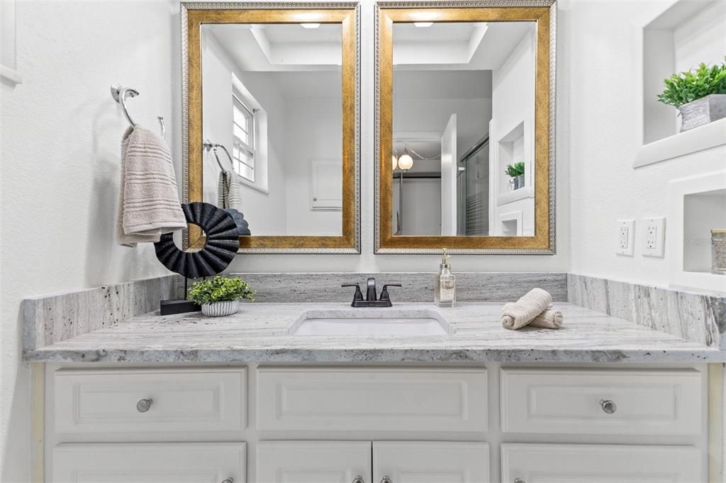 Activo con contrato: $4,900 (3 camas, 3 baños, 2617 Pies cuadrados)