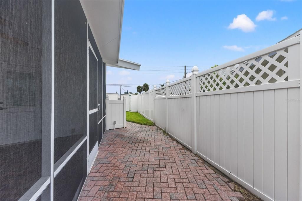 Activo con contrato: $4,900 (3 camas, 3 baños, 2617 Pies cuadrados)