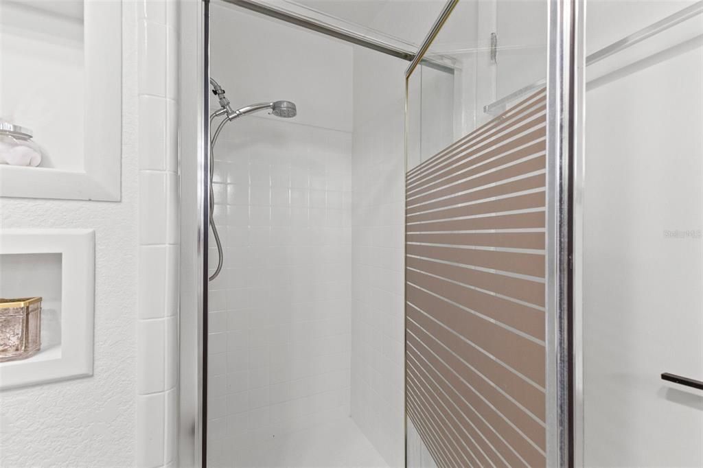 Activo con contrato: $4,900 (3 camas, 3 baños, 2617 Pies cuadrados)