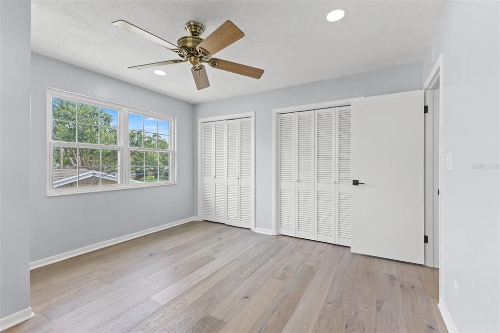 Activo con contrato: $4,900 (3 camas, 3 baños, 2617 Pies cuadrados)