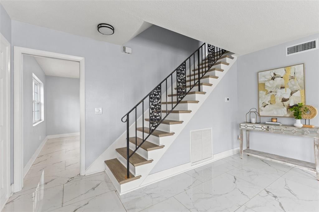 Activo con contrato: $4,900 (3 camas, 3 baños, 2617 Pies cuadrados)