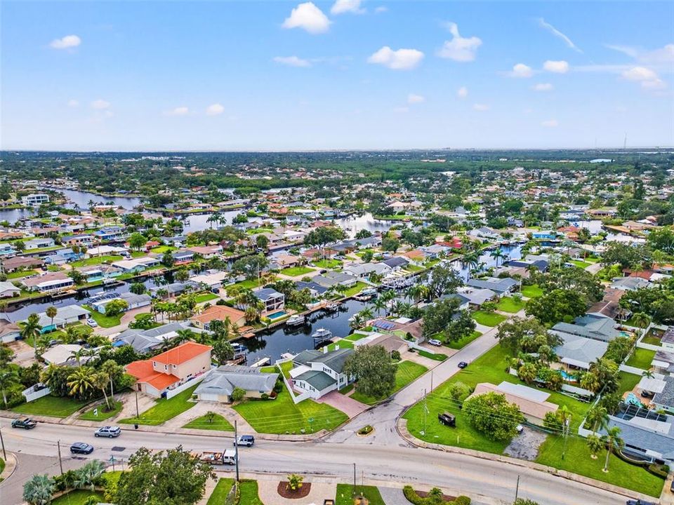 Activo con contrato: $4,900 (3 camas, 3 baños, 2617 Pies cuadrados)