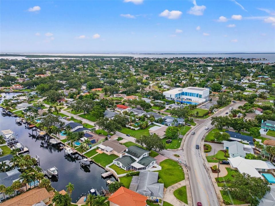 Activo con contrato: $4,900 (3 camas, 3 baños, 2617 Pies cuadrados)