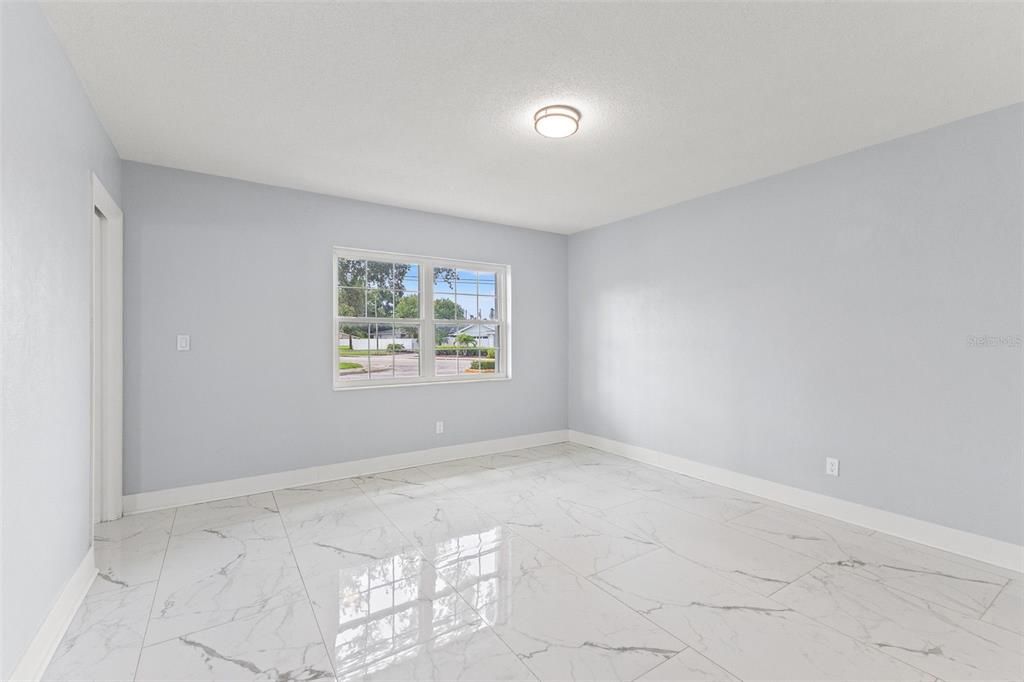 Activo con contrato: $4,900 (3 camas, 3 baños, 2617 Pies cuadrados)