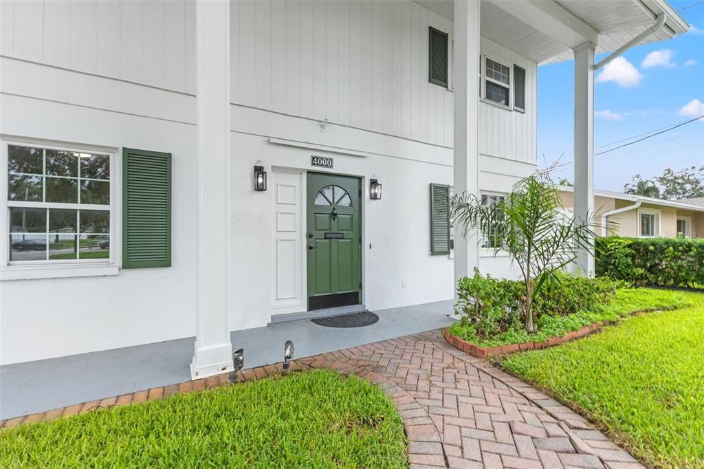 Activo con contrato: $4,900 (3 camas, 3 baños, 2617 Pies cuadrados)