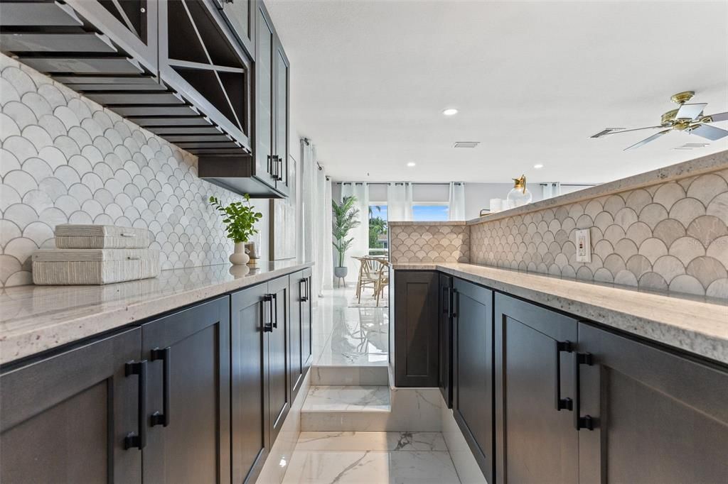 Activo con contrato: $4,900 (3 camas, 3 baños, 2617 Pies cuadrados)