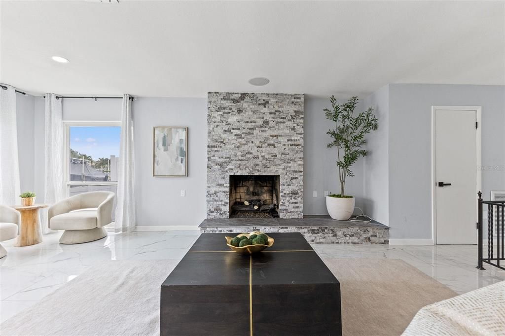 Activo con contrato: $4,900 (3 camas, 3 baños, 2617 Pies cuadrados)