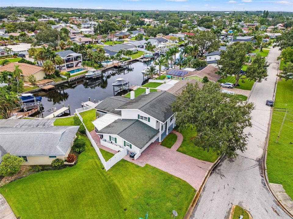 Activo con contrato: $4,900 (3 camas, 3 baños, 2617 Pies cuadrados)