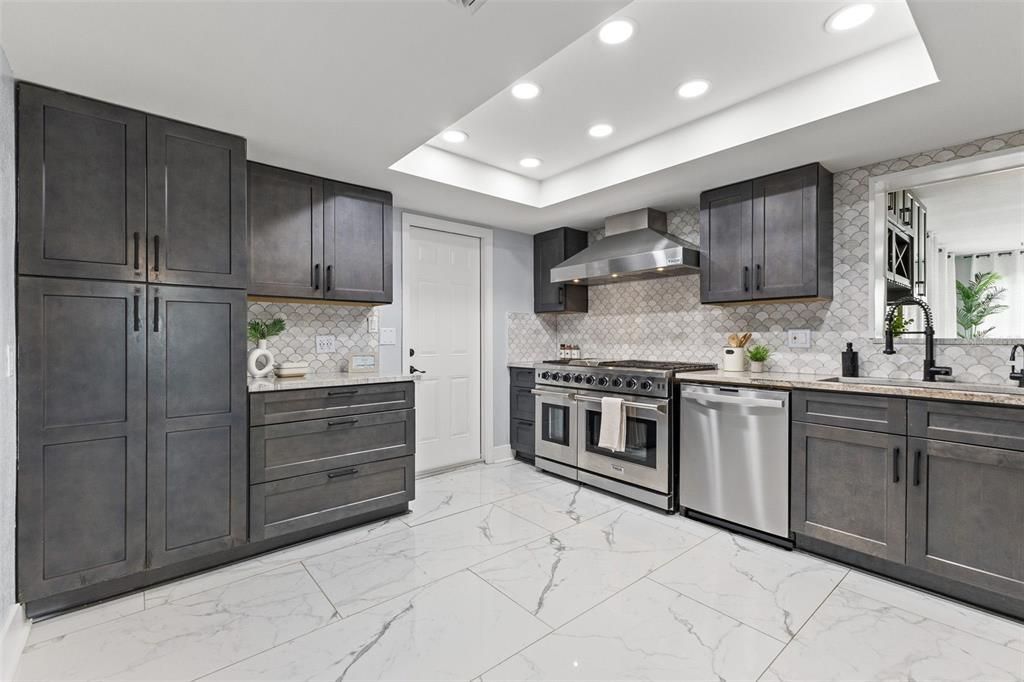 Activo con contrato: $4,900 (3 camas, 3 baños, 2617 Pies cuadrados)