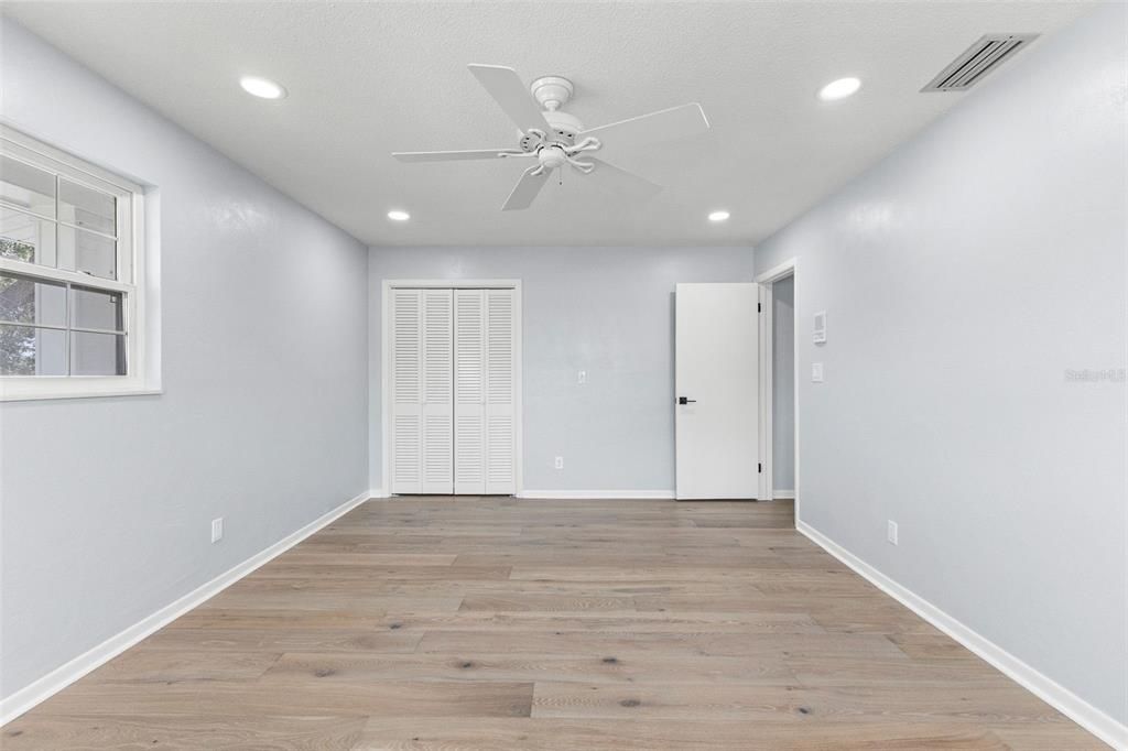 Activo con contrato: $4,900 (3 camas, 3 baños, 2617 Pies cuadrados)