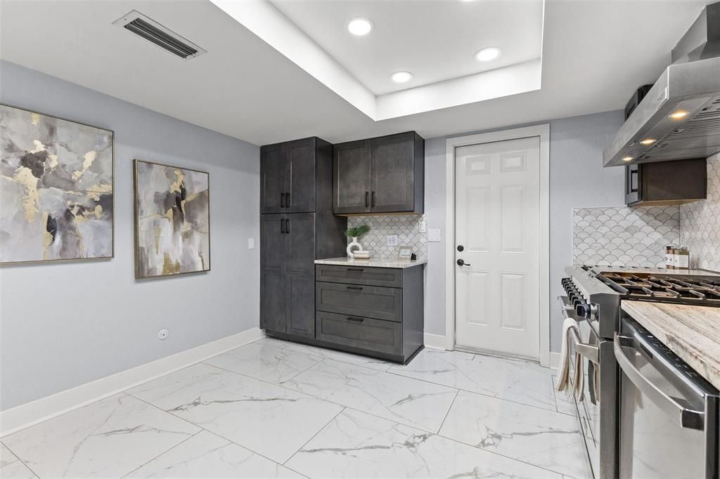 Activo con contrato: $4,900 (3 camas, 3 baños, 2617 Pies cuadrados)