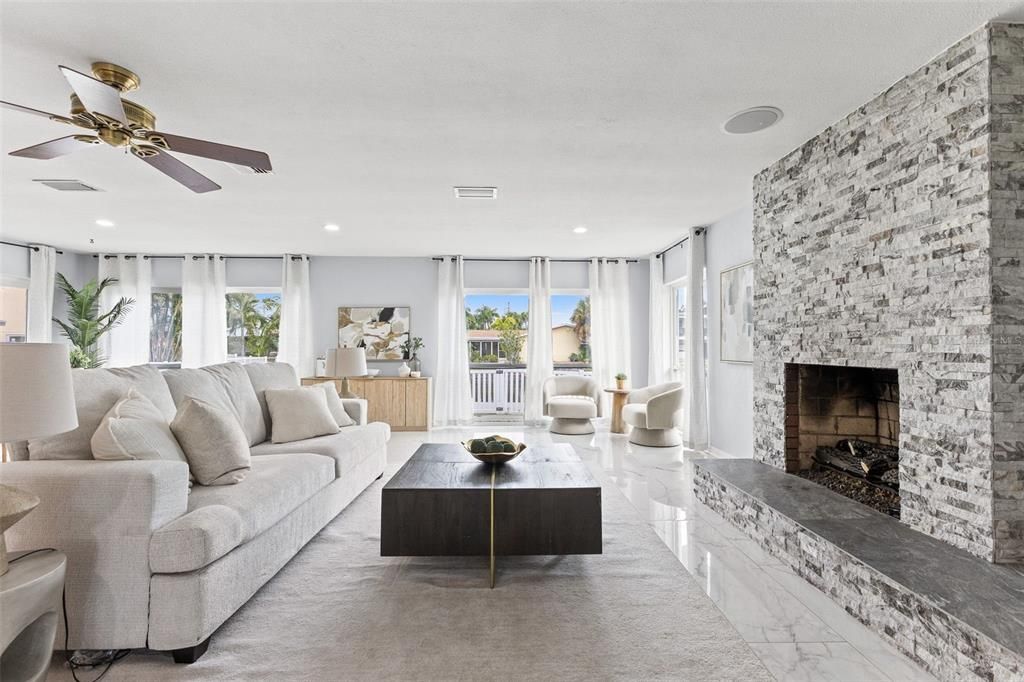 Activo con contrato: $4,900 (3 camas, 3 baños, 2617 Pies cuadrados)