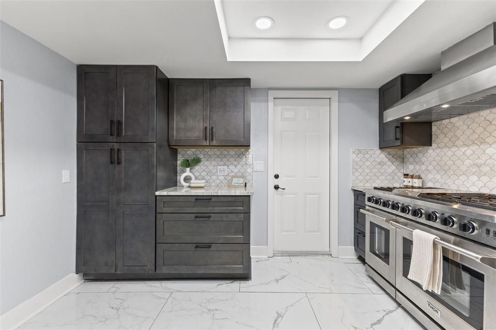 Activo con contrato: $4,900 (3 camas, 3 baños, 2617 Pies cuadrados)