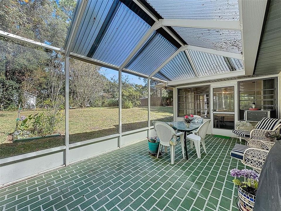 Activo con contrato: $279,900 (3 camas, 2 baños, 1512 Pies cuadrados)