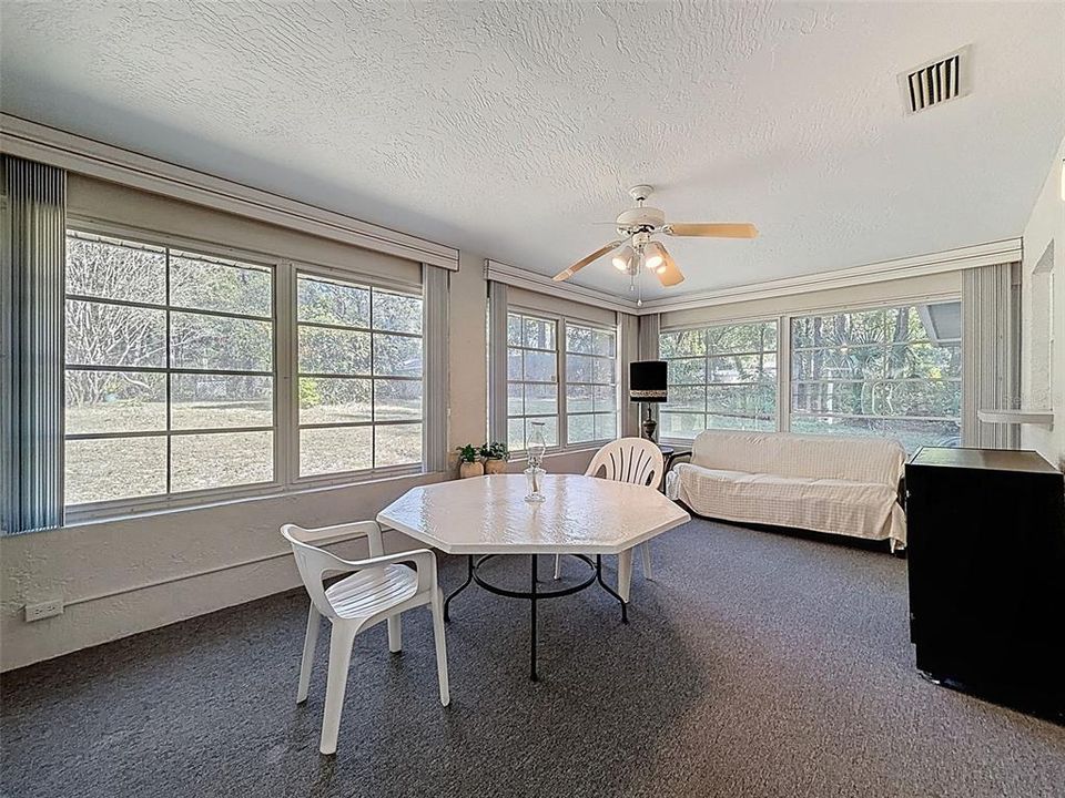 Activo con contrato: $279,900 (3 camas, 2 baños, 1512 Pies cuadrados)