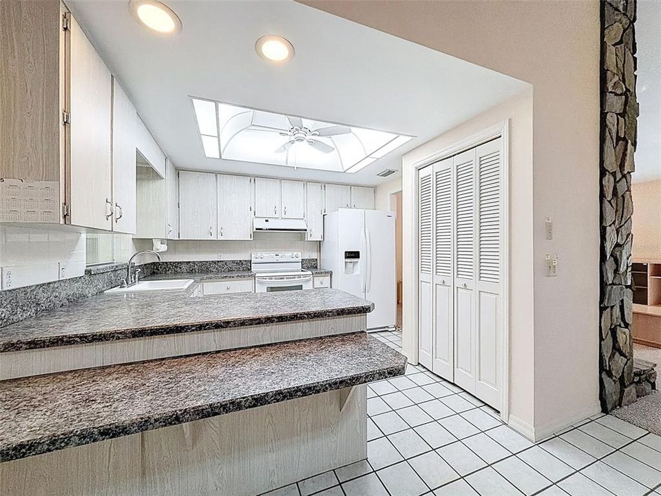 Activo con contrato: $279,900 (3 camas, 2 baños, 1512 Pies cuadrados)