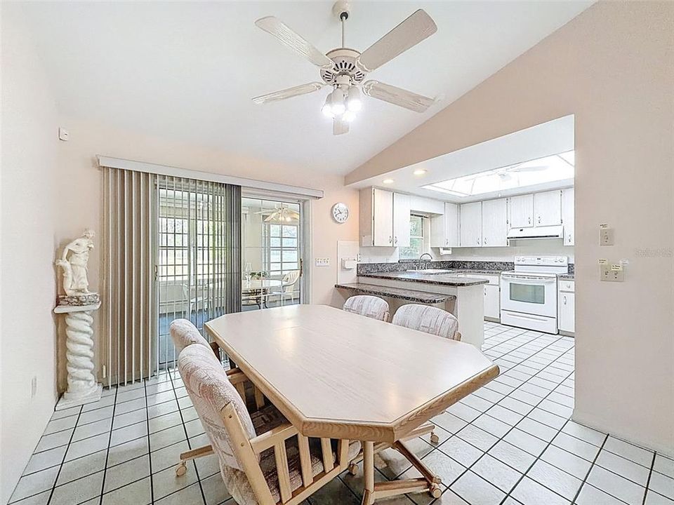 Activo con contrato: $279,900 (3 camas, 2 baños, 1512 Pies cuadrados)