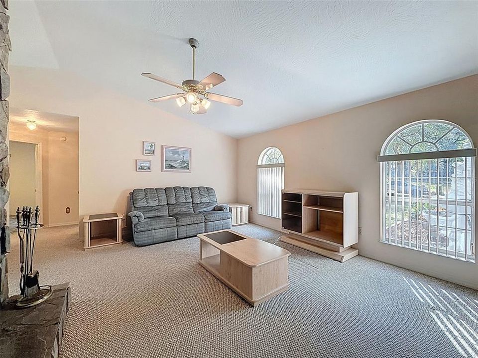 Activo con contrato: $279,900 (3 camas, 2 baños, 1512 Pies cuadrados)