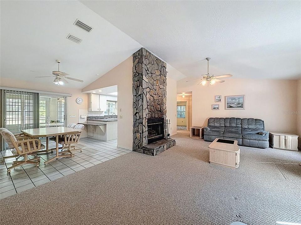 Activo con contrato: $279,900 (3 camas, 2 baños, 1512 Pies cuadrados)