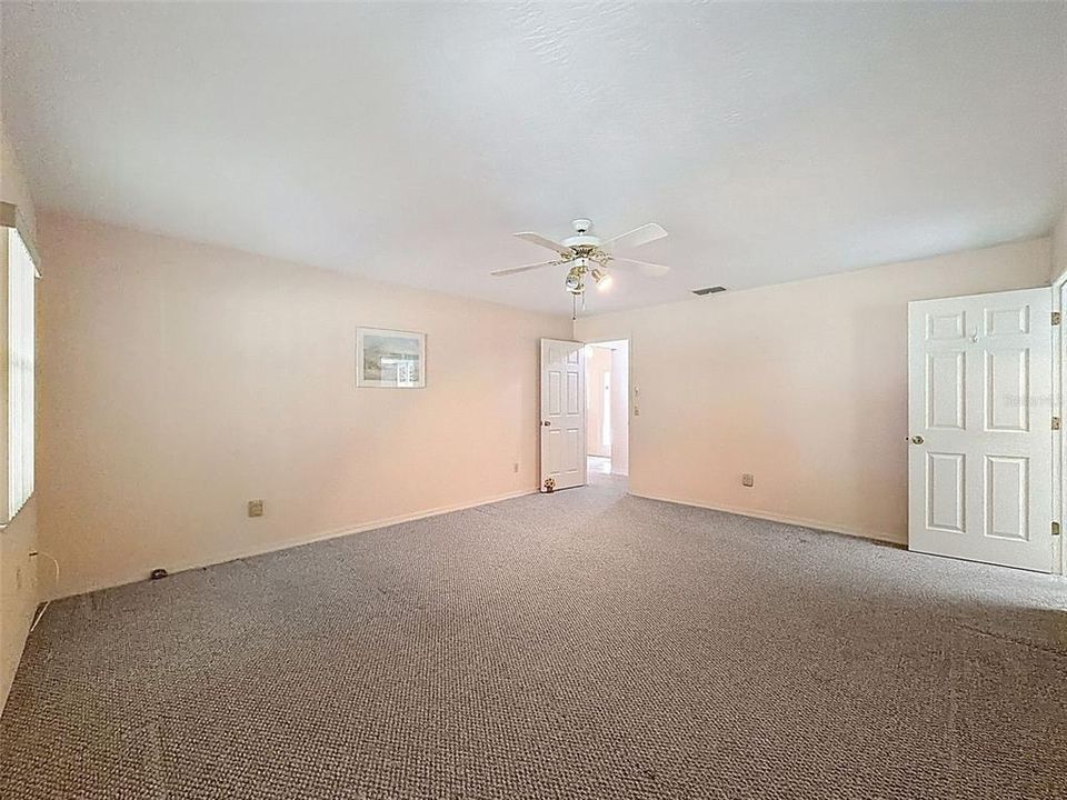 Activo con contrato: $279,900 (3 camas, 2 baños, 1512 Pies cuadrados)