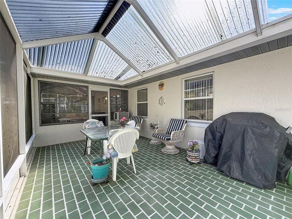 Activo con contrato: $279,900 (3 camas, 2 baños, 1512 Pies cuadrados)