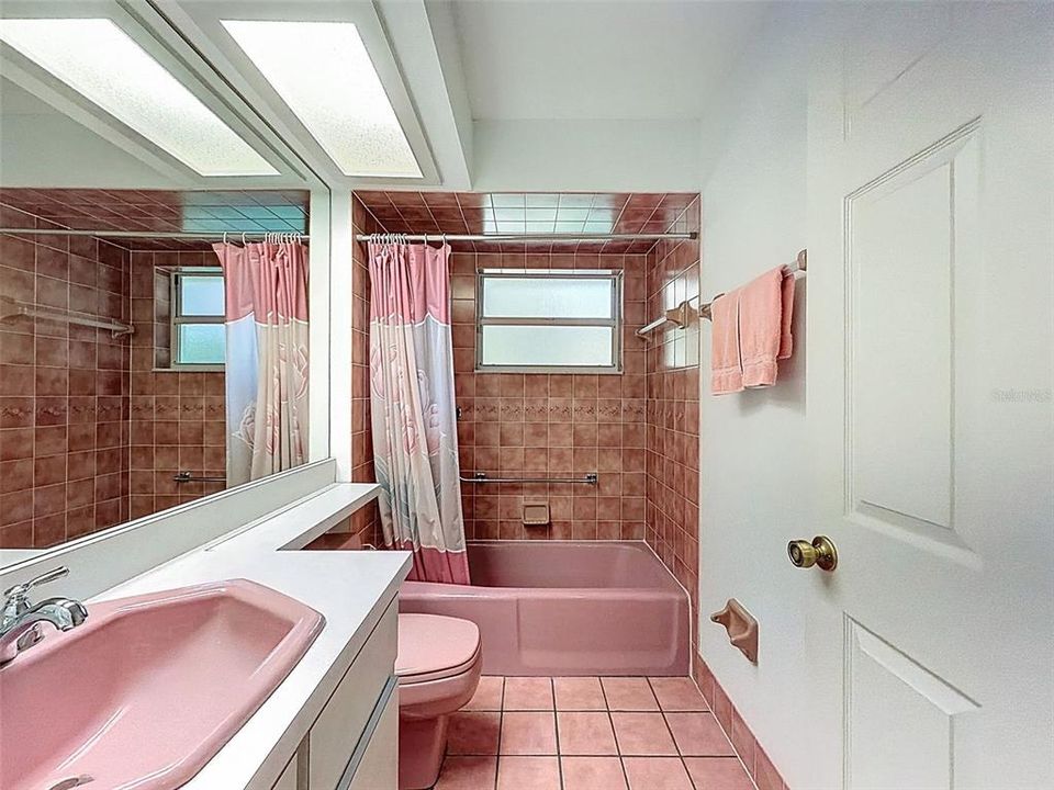 Activo con contrato: $279,900 (3 camas, 2 baños, 1512 Pies cuadrados)