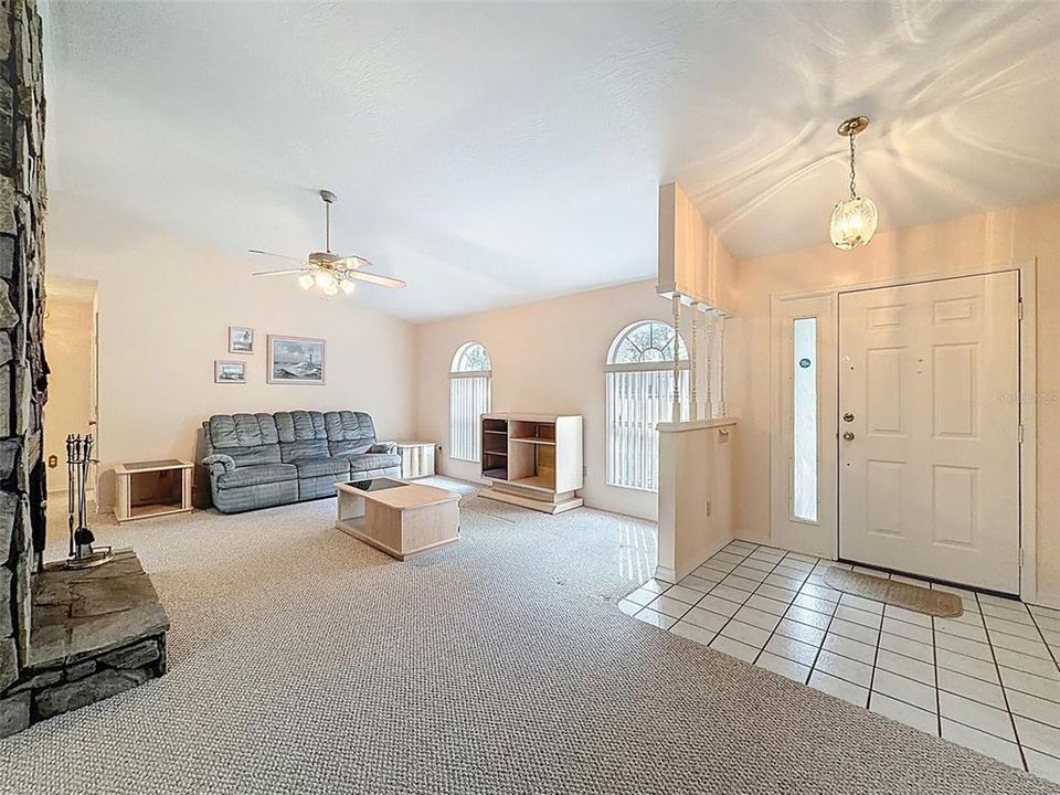 Activo con contrato: $279,900 (3 camas, 2 baños, 1512 Pies cuadrados)