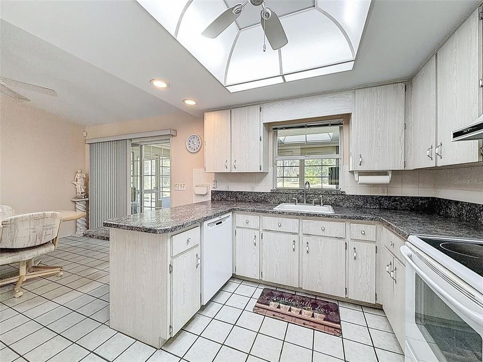 Activo con contrato: $279,900 (3 camas, 2 baños, 1512 Pies cuadrados)