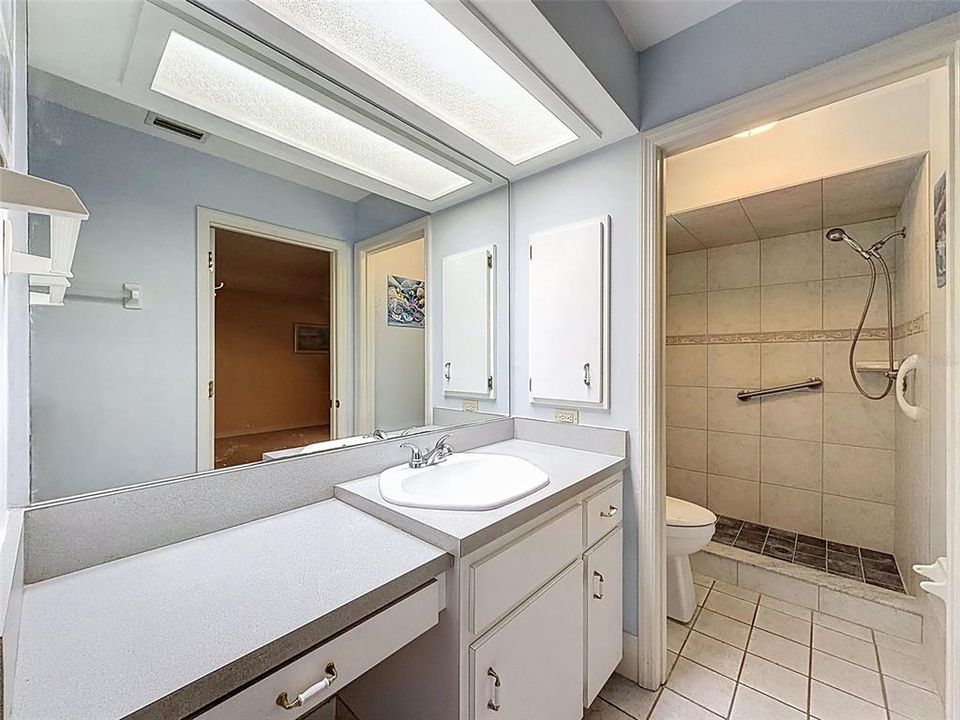 Activo con contrato: $279,900 (3 camas, 2 baños, 1512 Pies cuadrados)