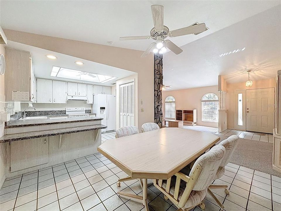 Activo con contrato: $279,900 (3 camas, 2 baños, 1512 Pies cuadrados)