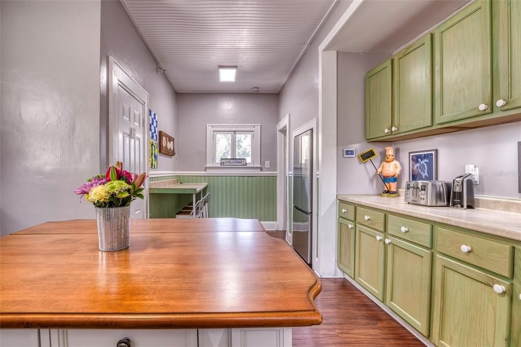 For Sale: $995,000 (0 beds, 0 baths, 4964 Square Feet)