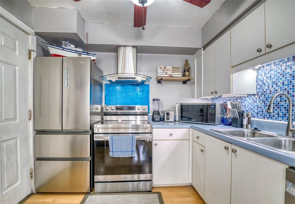 For Sale: $995,000 (0 beds, 0 baths, 4964 Square Feet)