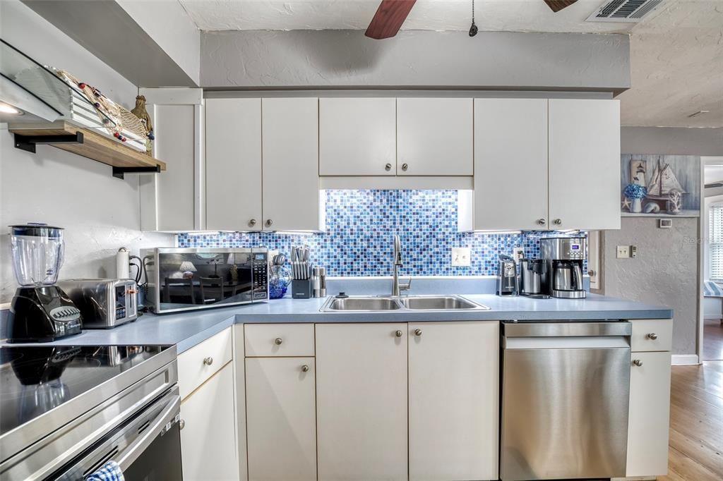 For Sale: $995,000 (0 beds, 0 baths, 4964 Square Feet)