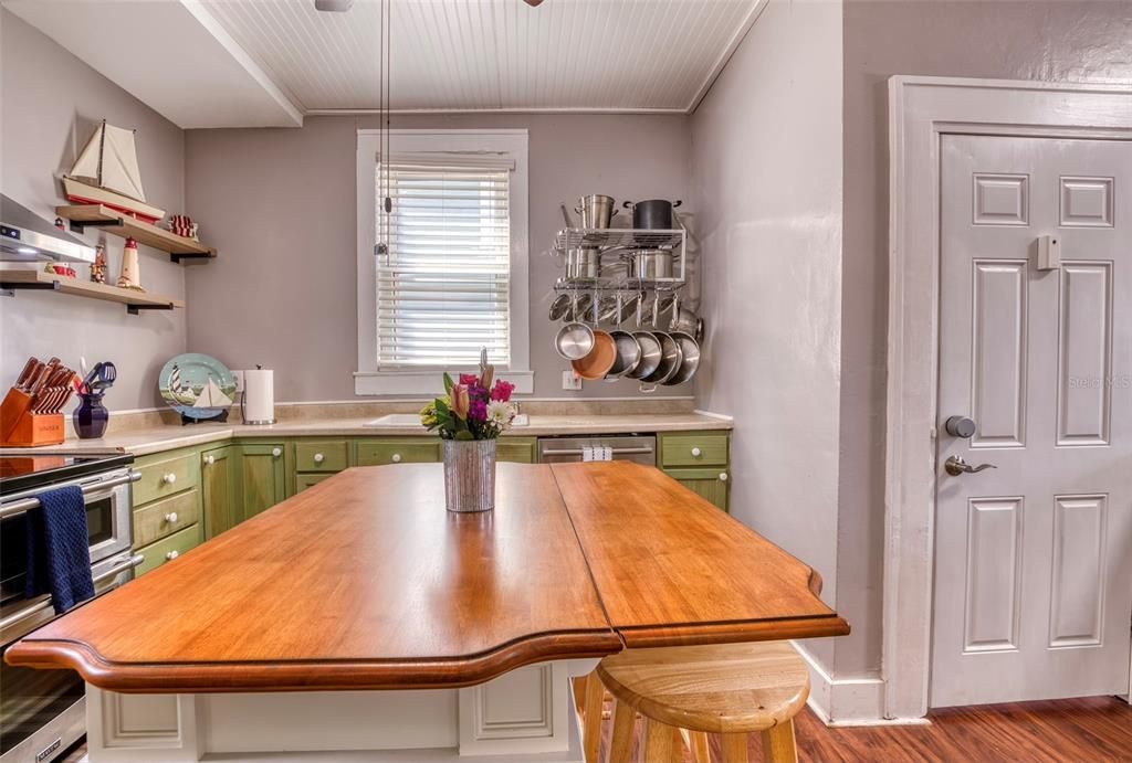 For Sale: $995,000 (0 beds, 0 baths, 4964 Square Feet)