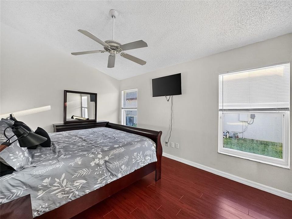 Activo con contrato: $499,000 (5 camas, 4 baños, 2136 Pies cuadrados)