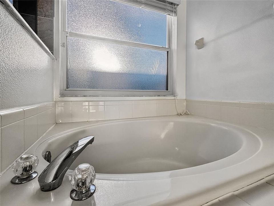 Activo con contrato: $499,000 (5 camas, 4 baños, 2136 Pies cuadrados)