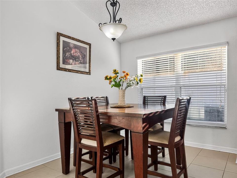 Activo con contrato: $499,000 (5 camas, 4 baños, 2136 Pies cuadrados)