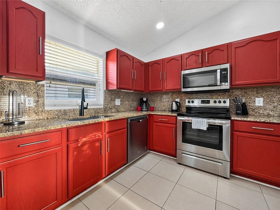 Activo con contrato: $499,000 (5 camas, 4 baños, 2136 Pies cuadrados)