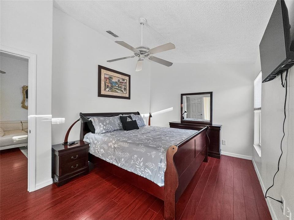 Activo con contrato: $499,000 (5 camas, 4 baños, 2136 Pies cuadrados)