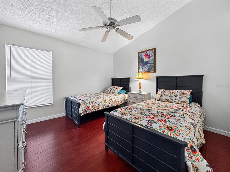 Activo con contrato: $499,000 (5 camas, 4 baños, 2136 Pies cuadrados)