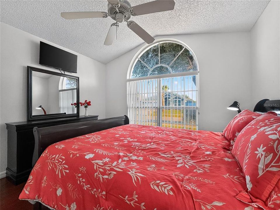 Activo con contrato: $499,000 (5 camas, 4 baños, 2136 Pies cuadrados)