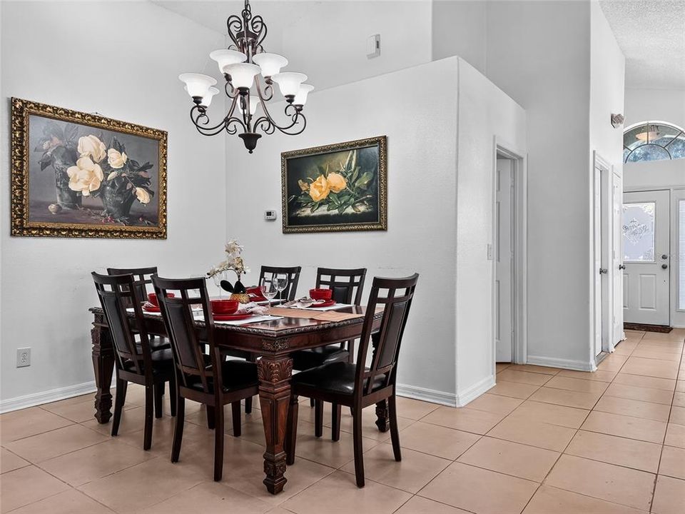 Activo con contrato: $499,000 (5 camas, 4 baños, 2136 Pies cuadrados)