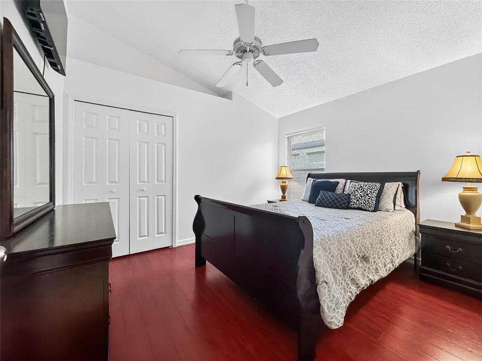 Activo con contrato: $499,000 (5 camas, 4 baños, 2136 Pies cuadrados)